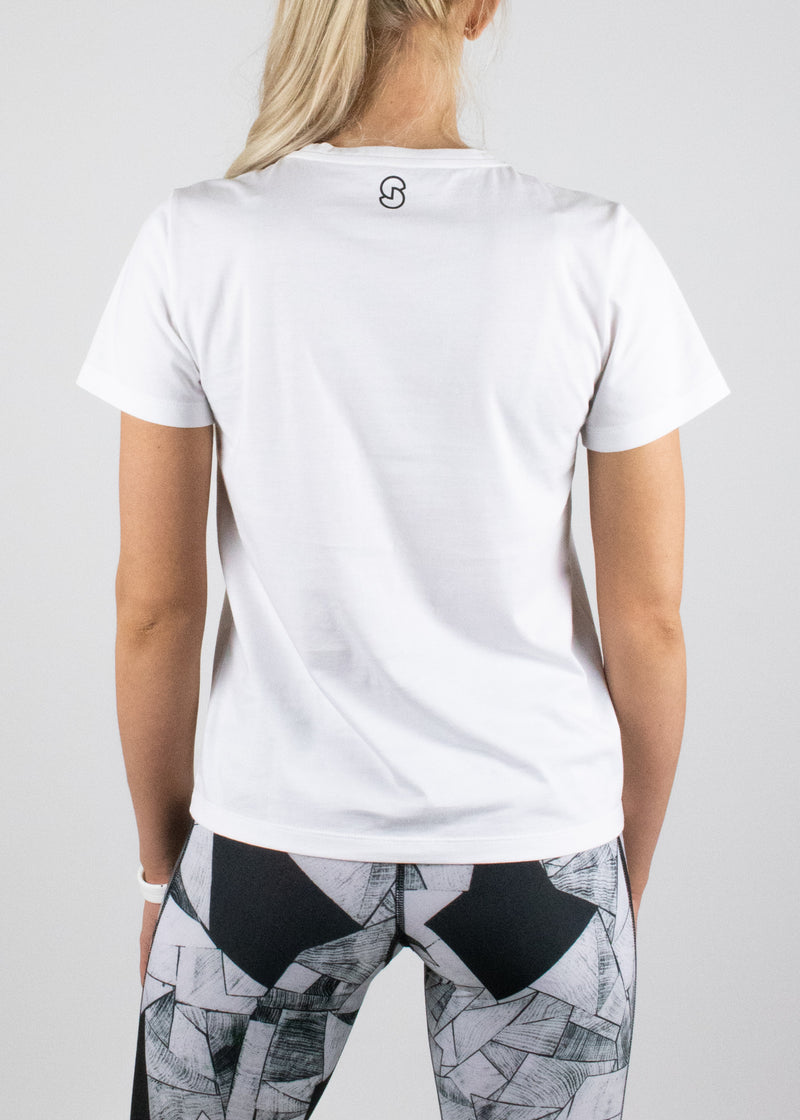 Perfect Little White Tee with short sleeves and a small Susimust logo in black at nape from Susimust SS19 collection - back view